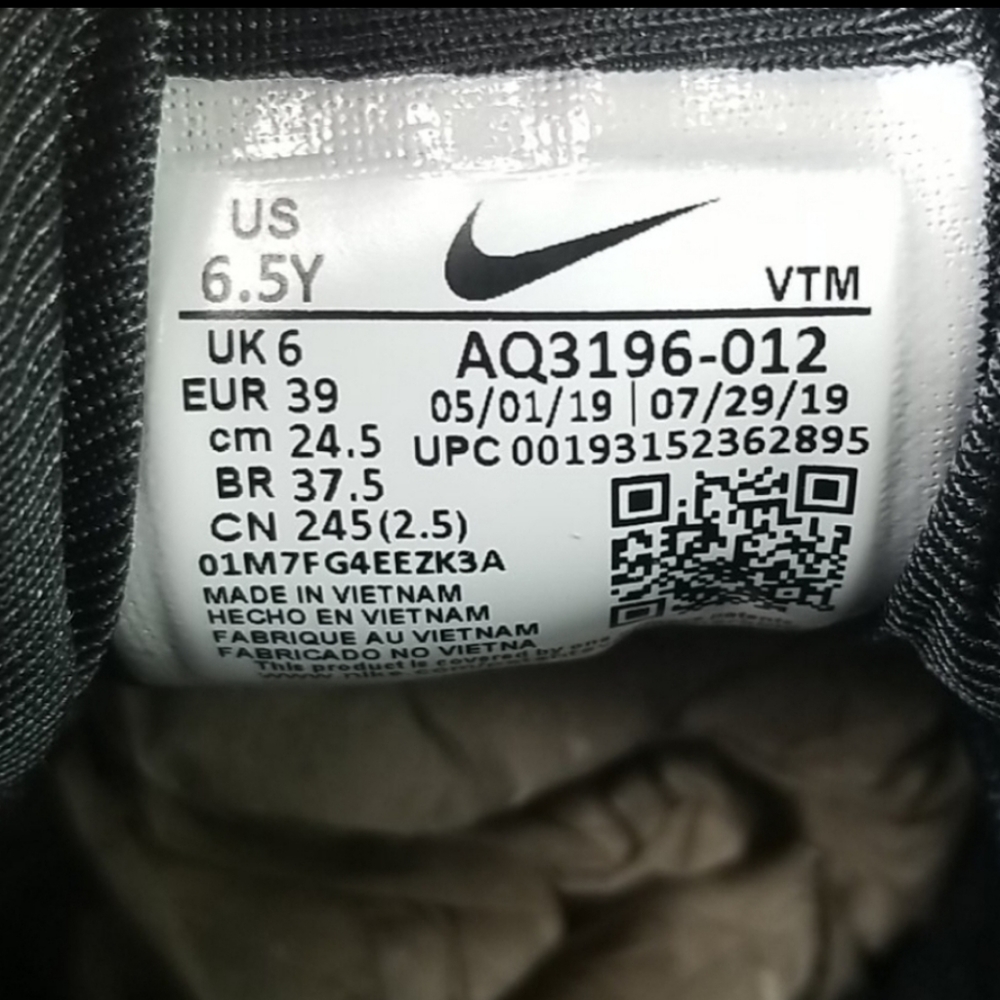Nike Air Max 720 (GS) Athletic Shoe Silver - Picture 8 of 10